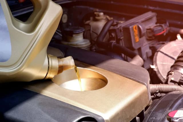 Objawy starego oleju w silniku, które mogą zrujnować Twoje auto Objawy starego oleju w silniku, które mogą zrujnować Twoje auto