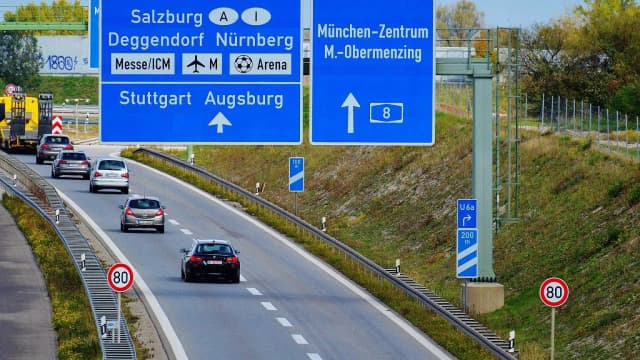 Ile można jechać na autostradzie w Niemczech? Zaskakujące ograniczenia prędkości! Ile można jechać na autostradzie w Niemczech? Zaskakujące ograniczenia prędkości!