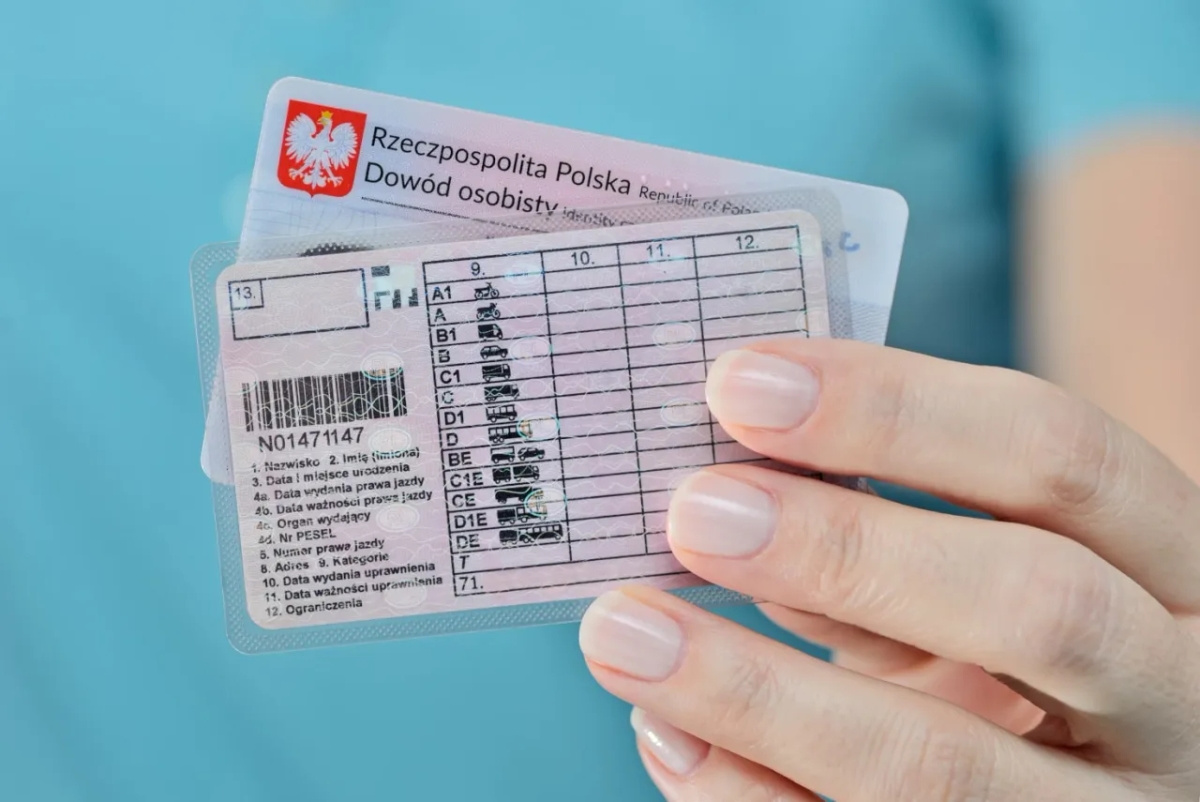 Ile kosztuje wymiana prawa jazdy po zmianie nazwiska? Sprawdź wszystkie szczegóły.