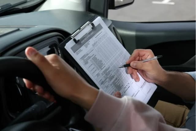 Ile trwa kurs na prawo jazdy kat A? Czas trwania i ważne czynniki Ile trwa kurs na prawo jazdy kat A? Czas trwania i ważne czynniki